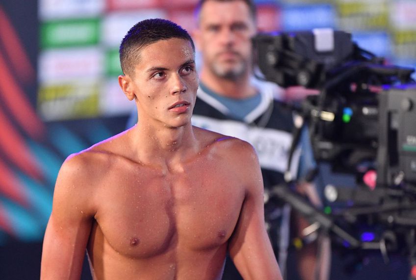 David Popovici (17 ani) s-a calificat cu primul timp în finala probei de 100 de metri liber de la Campionatatele Mondiale de natație. După semifinală, înotătorul român a rămas mult timp alături de jurnaliști și a împărtățit emoțiile trăite.
