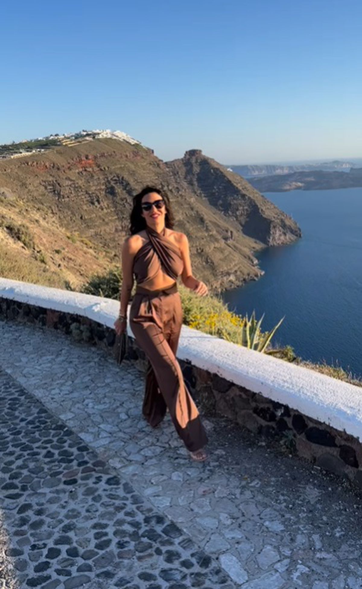 Ea e sexy-iubita noului jucător de la Petrolul! Simona face senzație pe internet cu formele ei