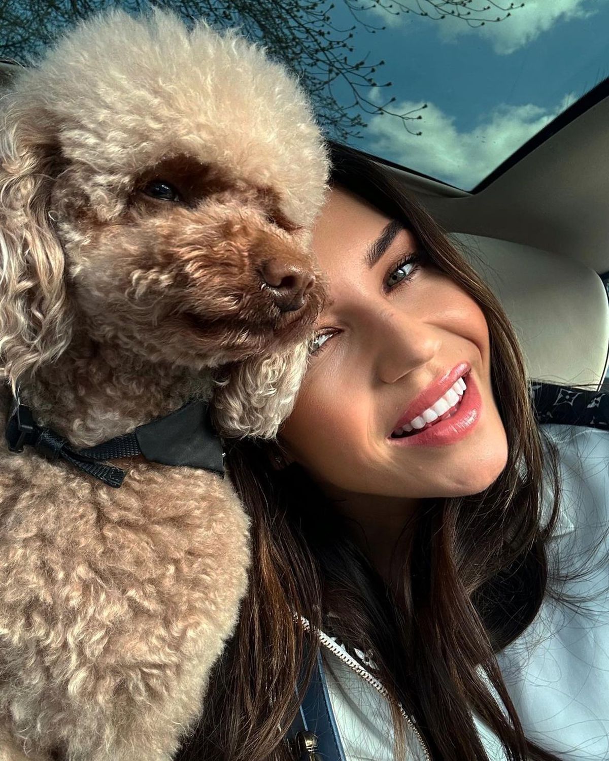 Ea e sexy-iubita noului jucător de la Petrolul! Simona face senzație pe internet cu formele ei