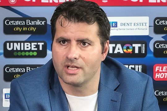 FCU Craiova și antrenorul Joao Janeiro, 41 de ani, s-au despărțit înainte ca sezonul să înceapă. Portughezul fusese prezentat oficial pe 3 iunie.