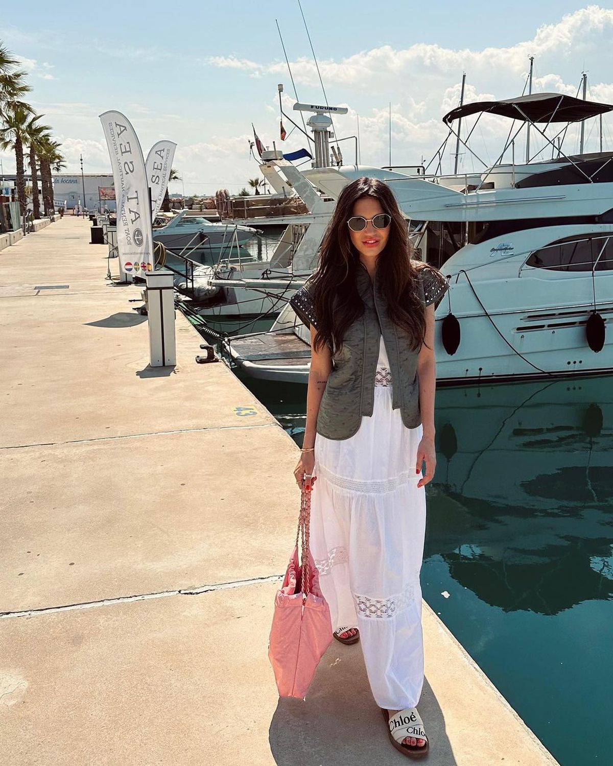 Ea e sexy-iubita noului jucător de la Petrolul! Simona face senzație pe internet cu formele ei