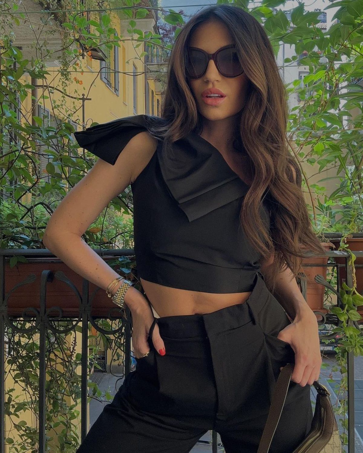 Ea e sexy-iubita noului jucător de la Petrolul! Simona face senzație pe internet cu formele ei