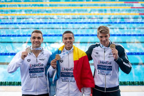Kristof Milak, David Popovici și Alessandro Miressi după decernarea medaliilor în proba de 100 m liber  la CE 2022 FOTO Raed Krishan