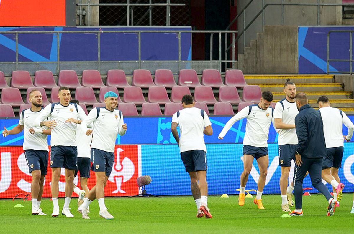 Să plouă și cu goluri! Antrenament printre picături, sub privirile lui Burleanu și Dîncu » Pe ce a insistat Edi Iordănescu