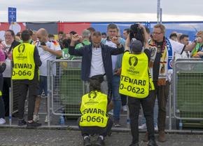 E nebunie în Köln! Sute de români au ajuns în Germania fără să aibă bilet la meciul cu Belgia » De zece de ori mai scump decât pe site-ul UEFA!