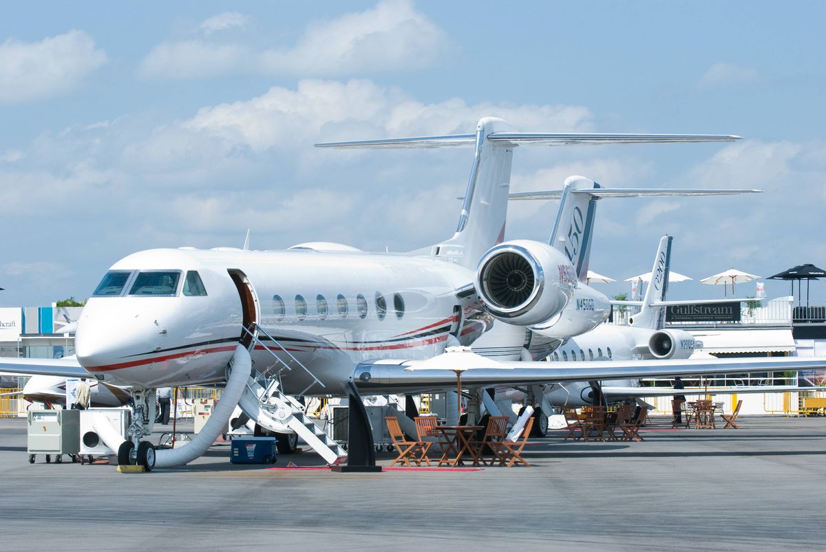 Gulfstream G-200, aeronava lui Dan Șucu