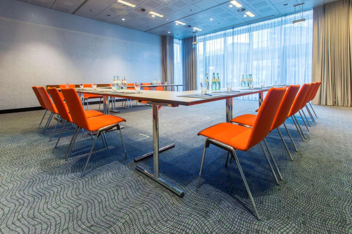 „Tricolorii” vor sta la Koln la un hotel unde camera costă 350 de euro pe noapte!