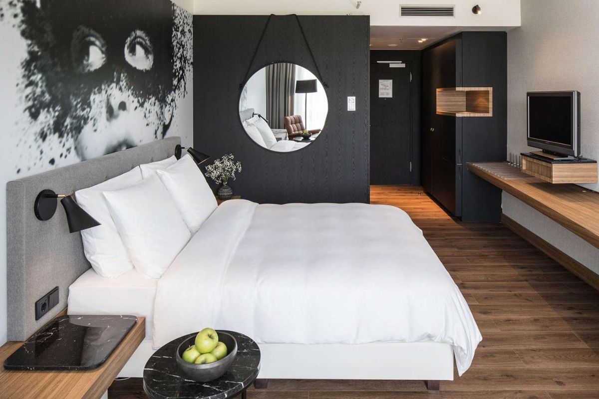 „Tricolorii” vor sta la Koln la un hotel unde camera costă 350 de euro pe noapte!
