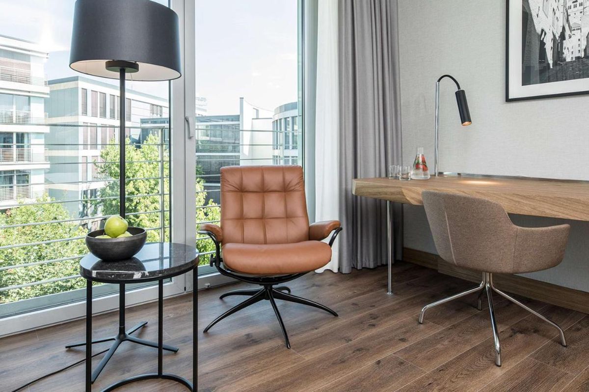 „Tricolorii” vor sta la Koln la un hotel unde camera costă 350 de euro pe noapte!