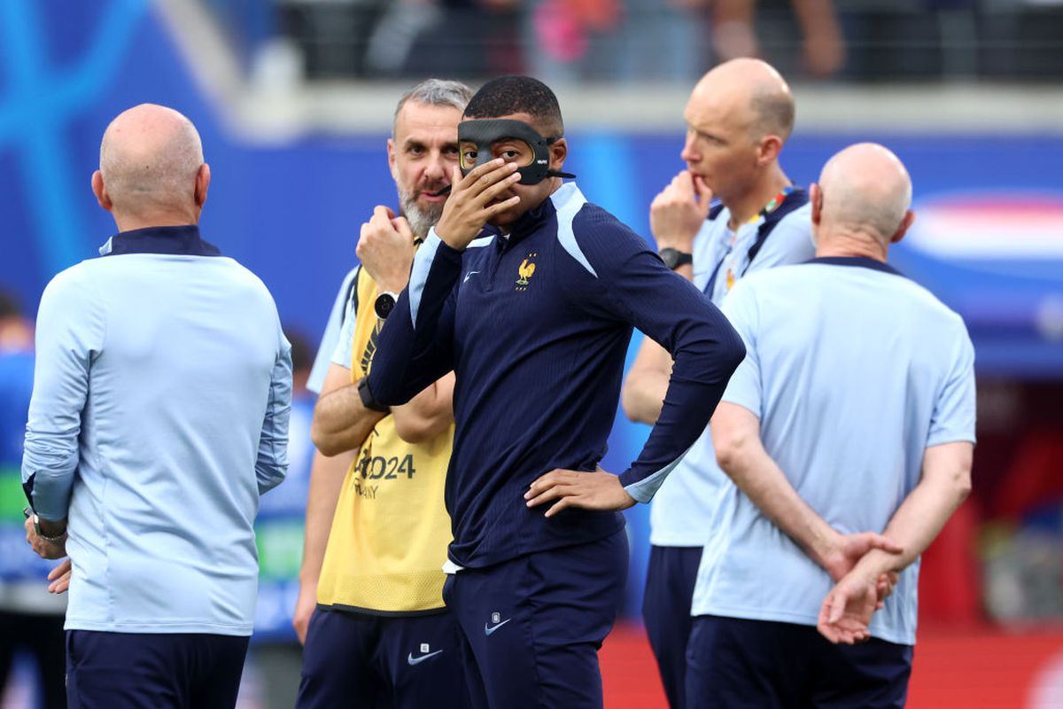 Kylian Mbappe, cu mască la Olanda - Franța