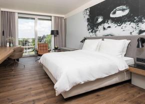 „Tricolorii” vor sta la Koln la un hotel unde camera costă 350 de euro pe noapte!