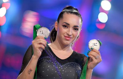 După ce s-a căsătorit, Larisa Iordache a semnat un nou contract » Nadia Comăneci o susține: „Succes în această nouă încercare”