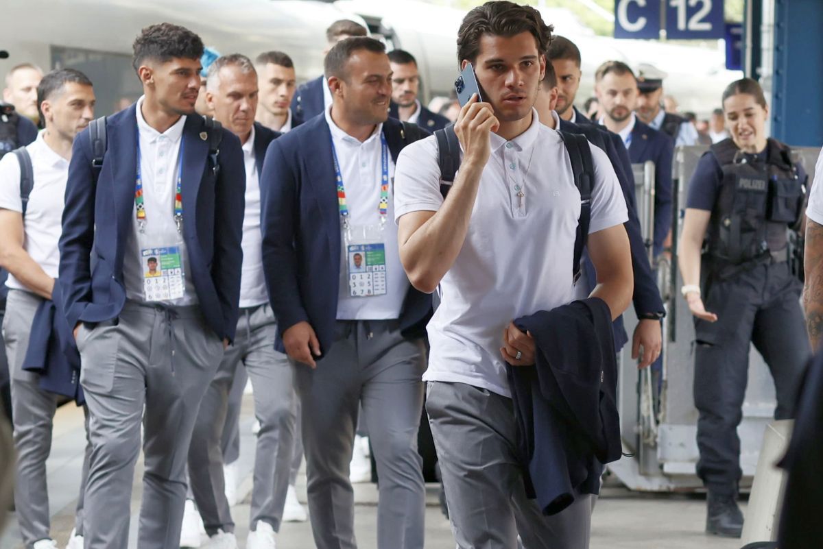 Cu „Măciuca” la atac » Gălăgioșii fani români i-au așteptat pe „tricolori” în gara din Koln, în ciuda unor confuzii privind sosirea trenului