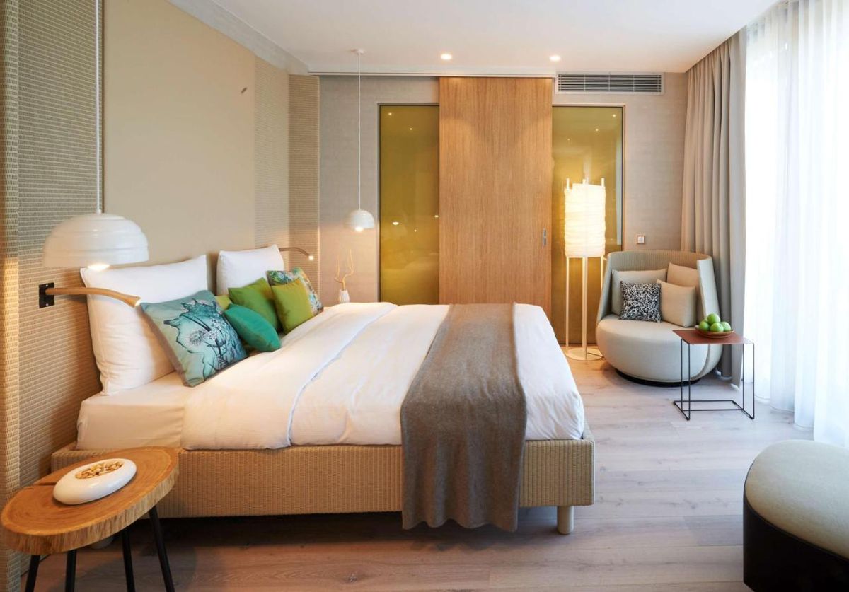 „Tricolorii” vor sta la Koln la un hotel unde camera costă 350 de euro pe noapte!