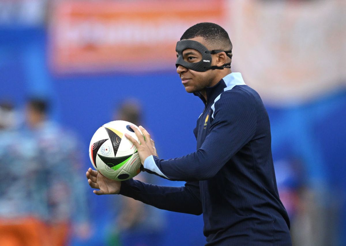 Kylian Mbappe, cu mască la Olanda - Franța