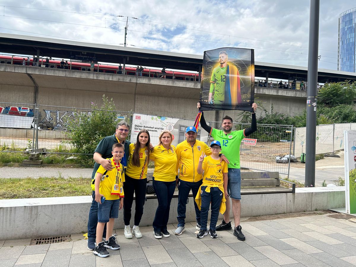 Cu „Măciuca” la atac » Gălăgioșii fani români i-au așteptat pe „tricolori” în gara din Koln, în ciuda unor confuzii privind sosirea trenului