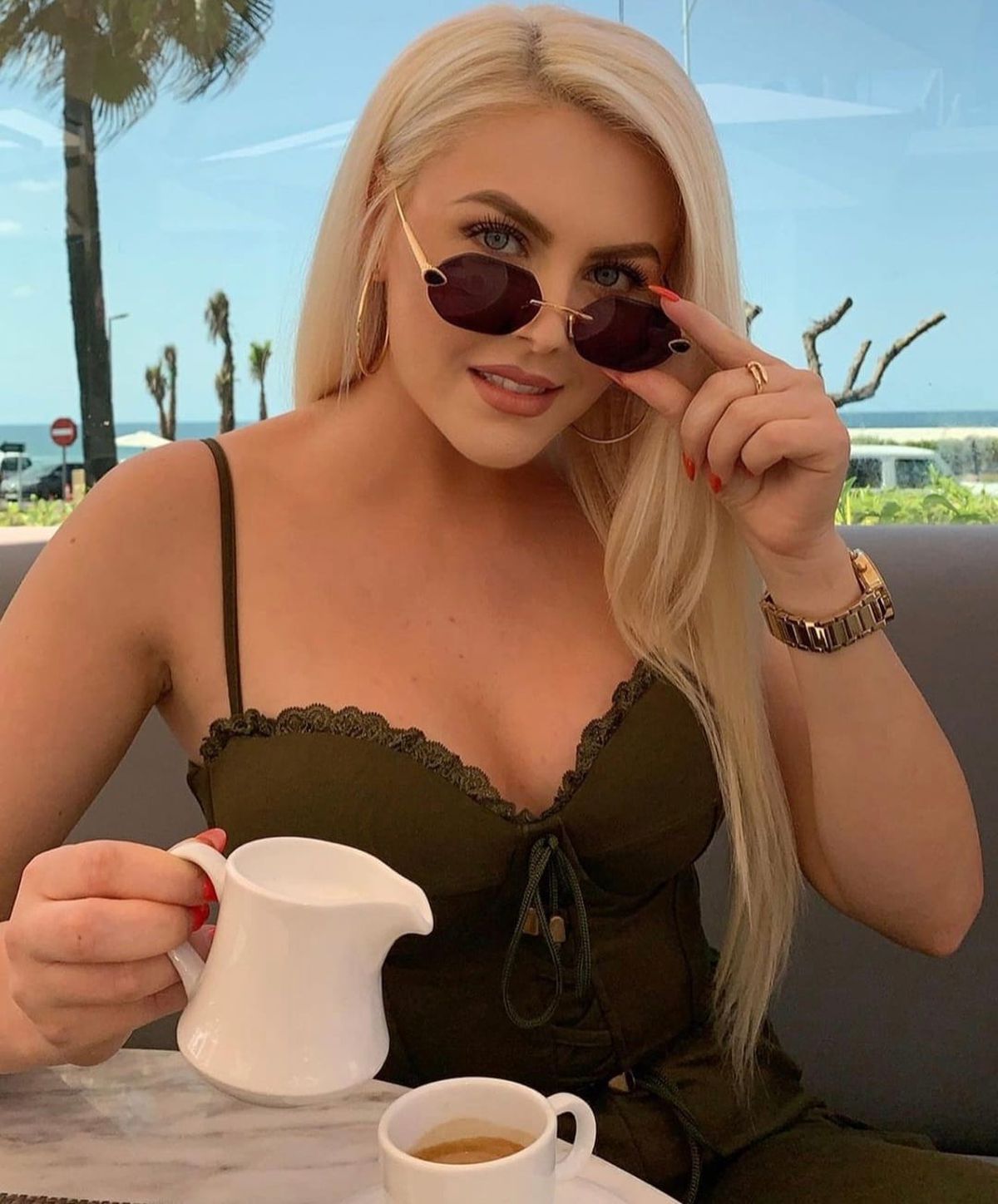 Raluca Câmpean, blonda care a lăsat în urma cariera de prezentatoare TV pentru a-l urma pe Reda Jaadi