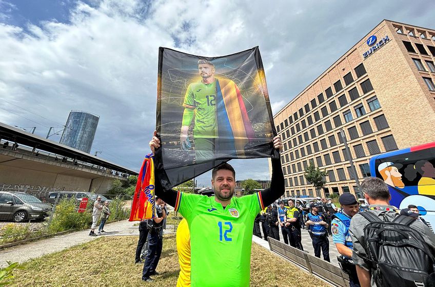 Un mare susținător al lui Horațiu Moldovan i-a așteptat pe „tricolori” la sosirea în Koln // foto: Daniel Grigore (GSP)