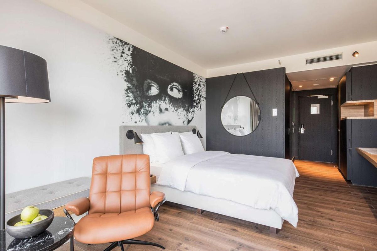 „Tricolorii” vor sta la Koln la un hotel unde camera costă 350 de euro pe noapte!