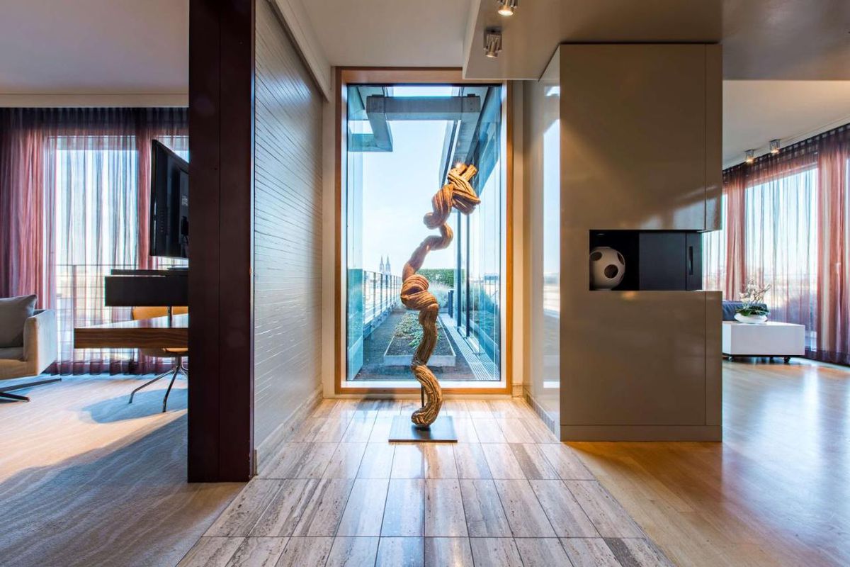 „Tricolorii” vor sta la Koln la un hotel unde camera costă 350 de euro pe noapte!