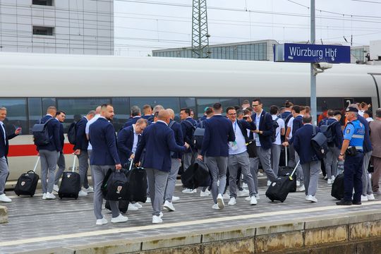 Naționala României a plecat spre Koln, din nou cu trenul
