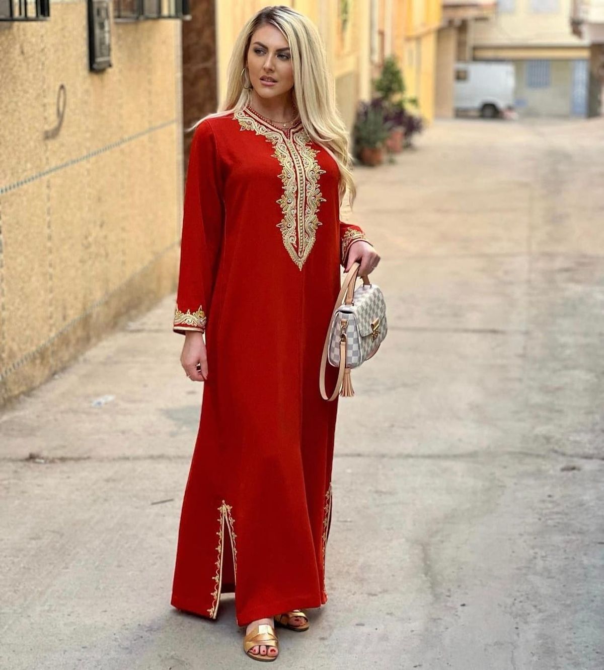 Raluca Câmpean, blonda care a lăsat în urma cariera de prezentatoare TV pentru a-l urma pe Reda Jaadi
