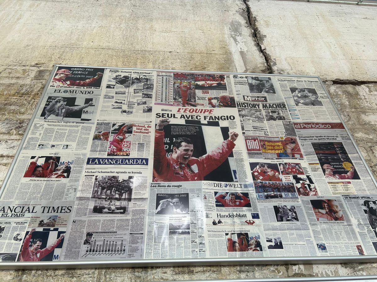 Pășiți în „sanctuarul” lui Michael Schumacher, lumea roșie a GOAT-ului din Formula 1! Colecția din Koln îți taie respirația