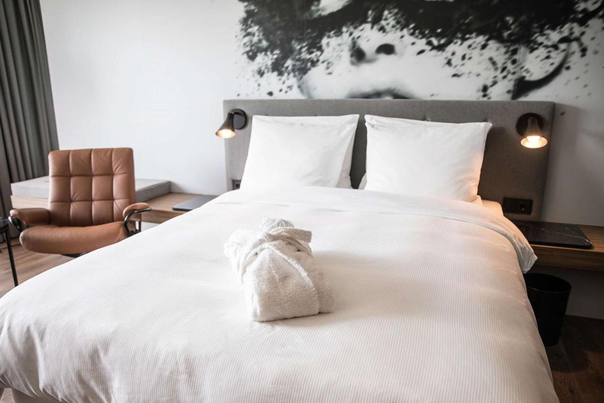 „Tricolorii” vor sta la Koln la un hotel unde camera costă 350 de euro pe noapte!