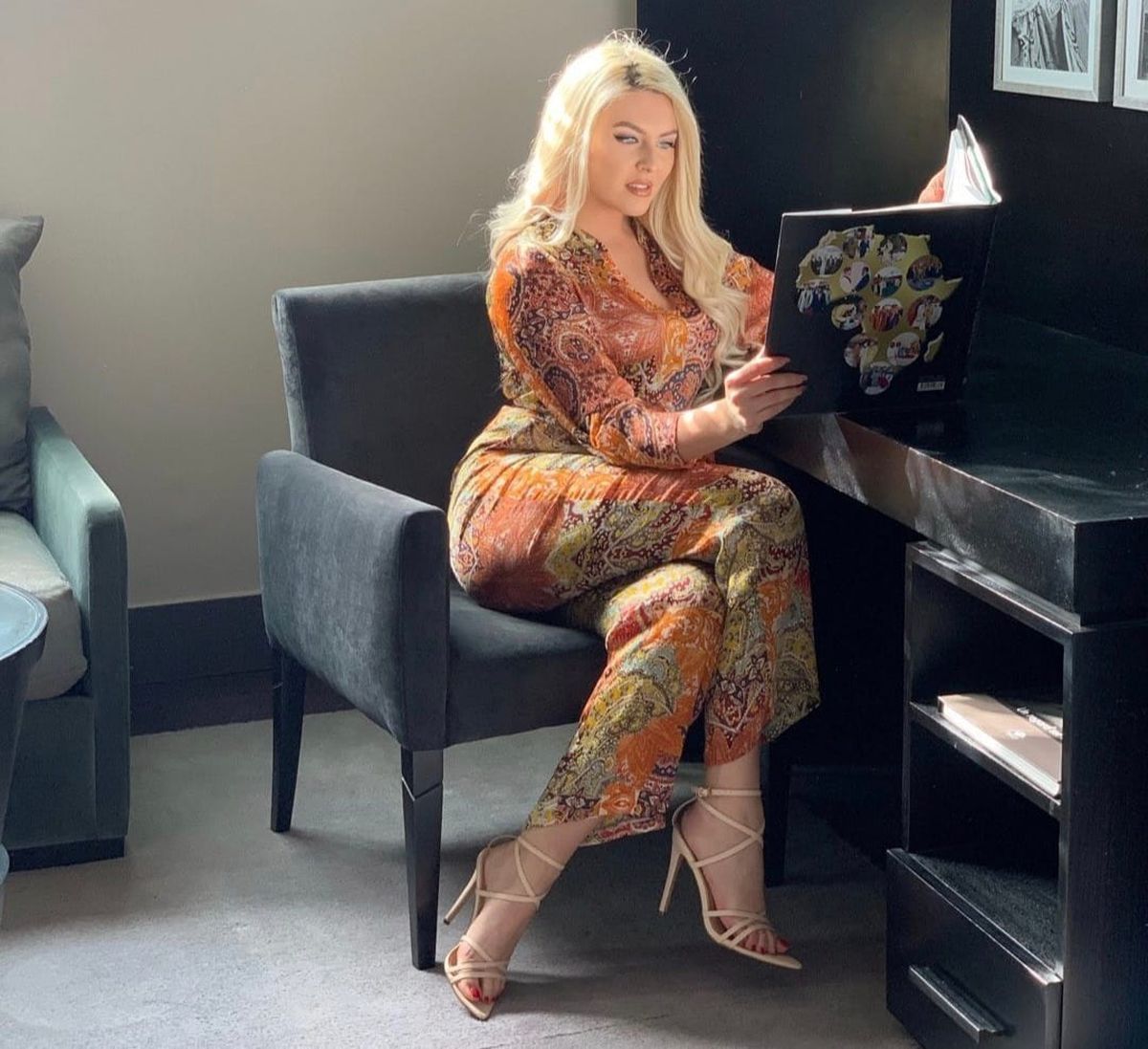 Raluca Câmpean, blonda care a lăsat în urma cariera de prezentatoare TV pentru a-l urma pe Reda Jaadi