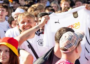 Incredibilă lovitură de PR dată la Euro 2024 » 5 milioane de tricouri fake ale naționalei Germaniei, comandate gratis de fani pe o aplicație care bate toate recordurile