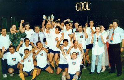 Dosarul telecomenzilor lui George Copos versus magazinele Samsung ale arbitrilor: meciul care adună vedete venite din toată lumea la Ploiești + Povestea unei bătăi Vlădoiu – Lupu