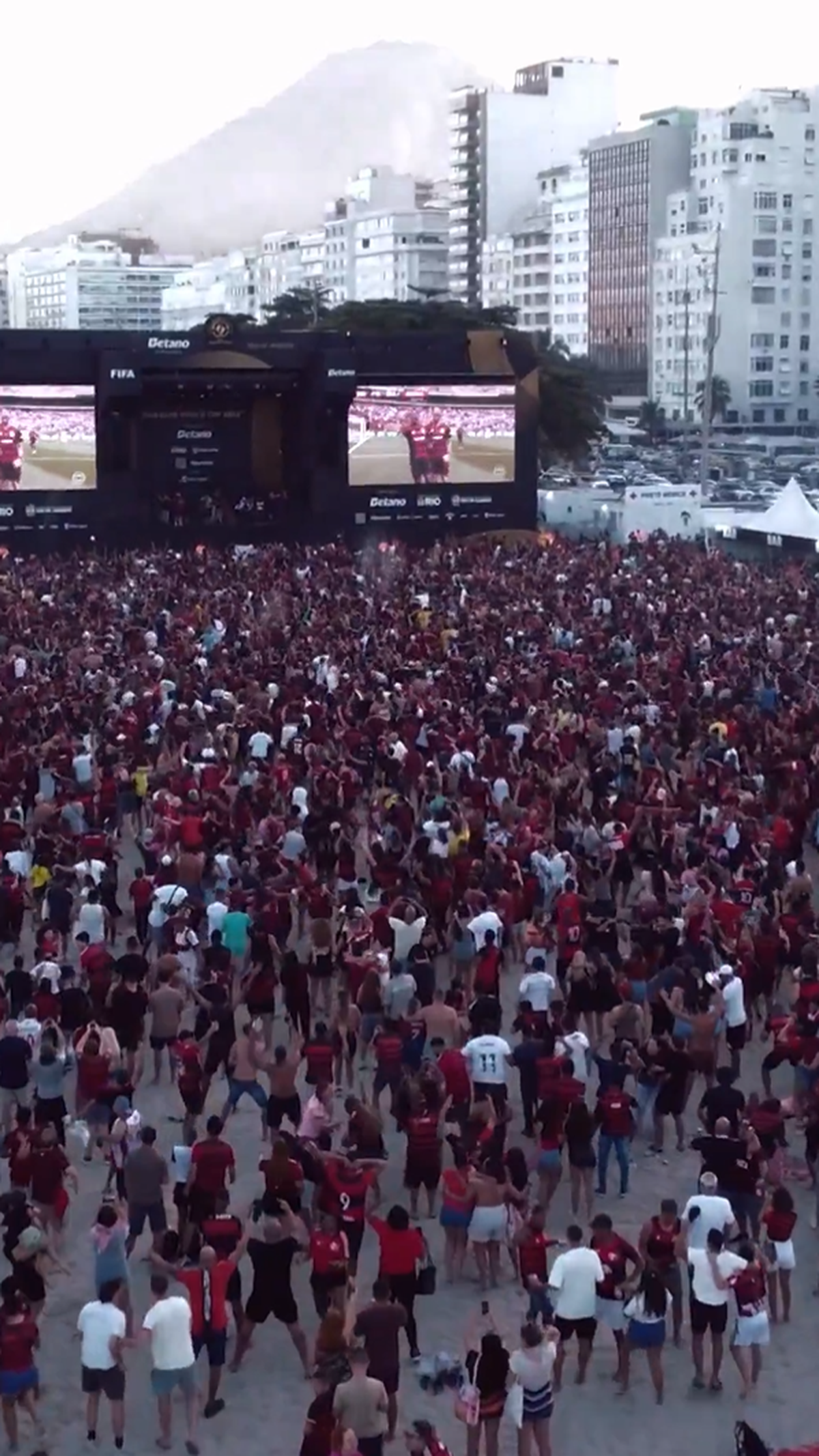 Imaginile incredibile din Brazilia fac înconjurul lumii! Nebunie pe Copacabana, după succesul istoric de la Campionatul Mondial al Cluburilor