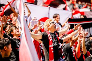 Uitați de Boca și River! Sub ochii lui Chivu, galeria lui Urawa Red Diamonds a oferit o reprezentație fabuloasă