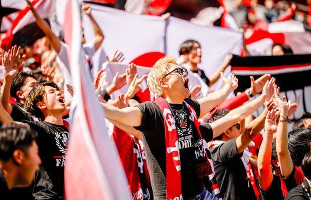 Uitați de Boca și River! Sub ochii lui Chivu, galeria lui Urawa Red Diamonds a oferit o reprezentație fabuloasă