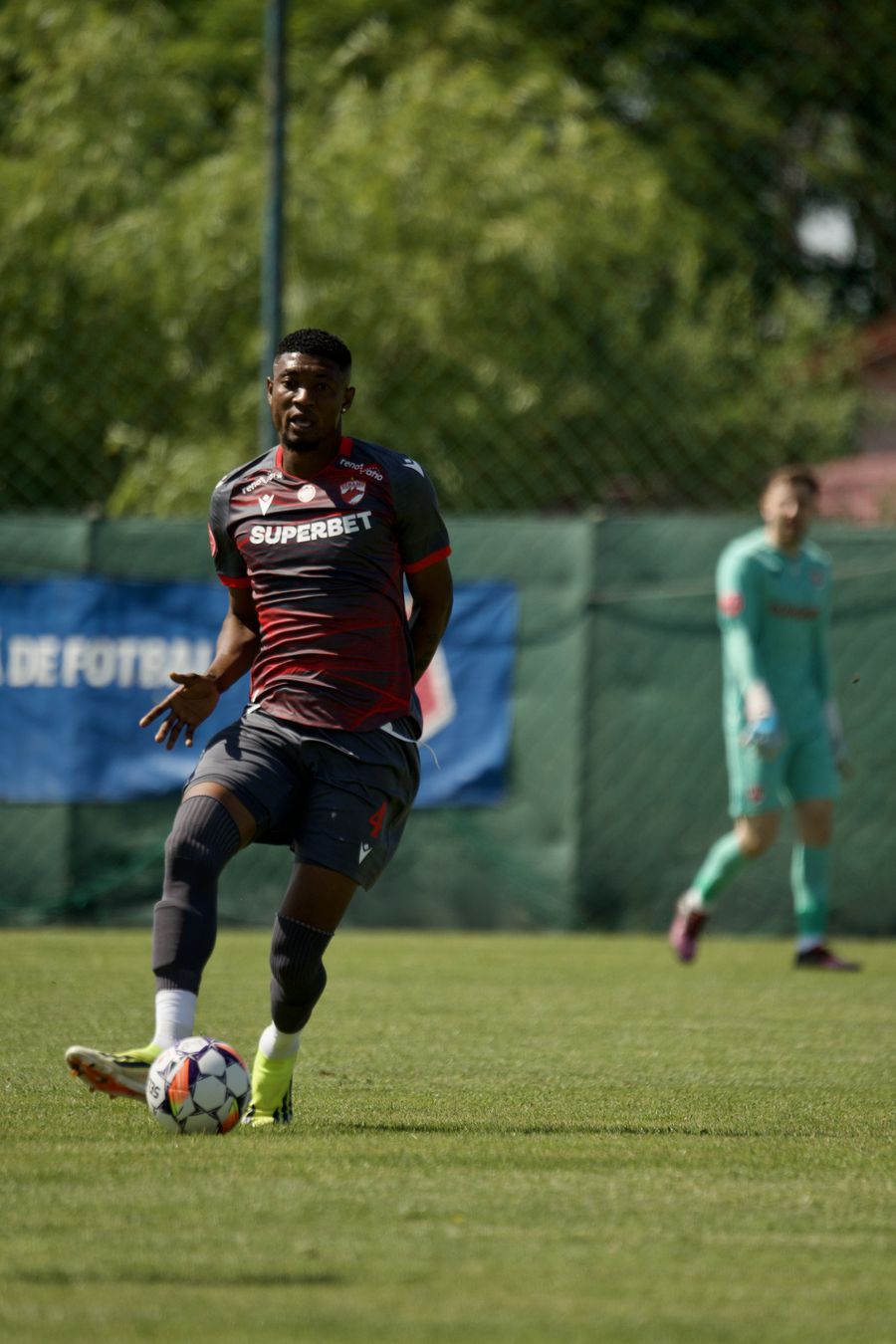 Boateng a fost titular cu CS Afumați. Foto: Facebook / Dinamo București Final în amicalul Dinamo - CS Afumați: două reprize în contrast pentru „câinii” lui Kopic