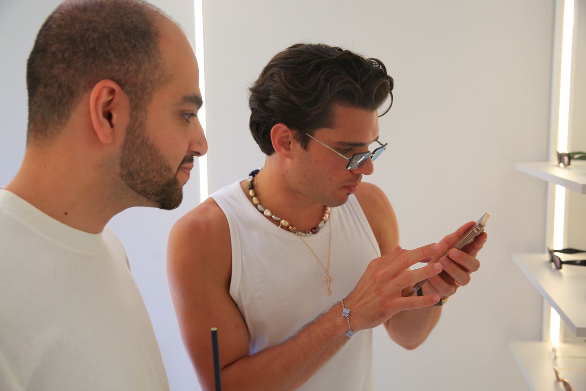 Ianis Hagi și-a lansat noul brand de ochelari de soare