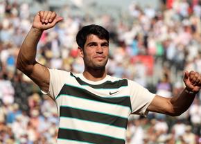 Carlos Alcaraz, în a 5-a finală consecutivă! Numărul 2 mondial a obținut a 17-a victorie la rând și cauta revanșa în ultimul act de la Queen’s