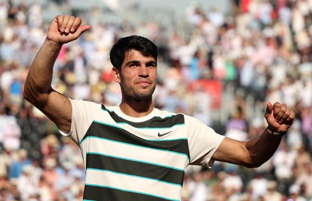 Carlos Alcaraz, în a 5-a finală consecutivă! Numărul 2 mondial a obținut a 17-a victorie la rând și cauta revanșa în ultimul act de la Queen’s