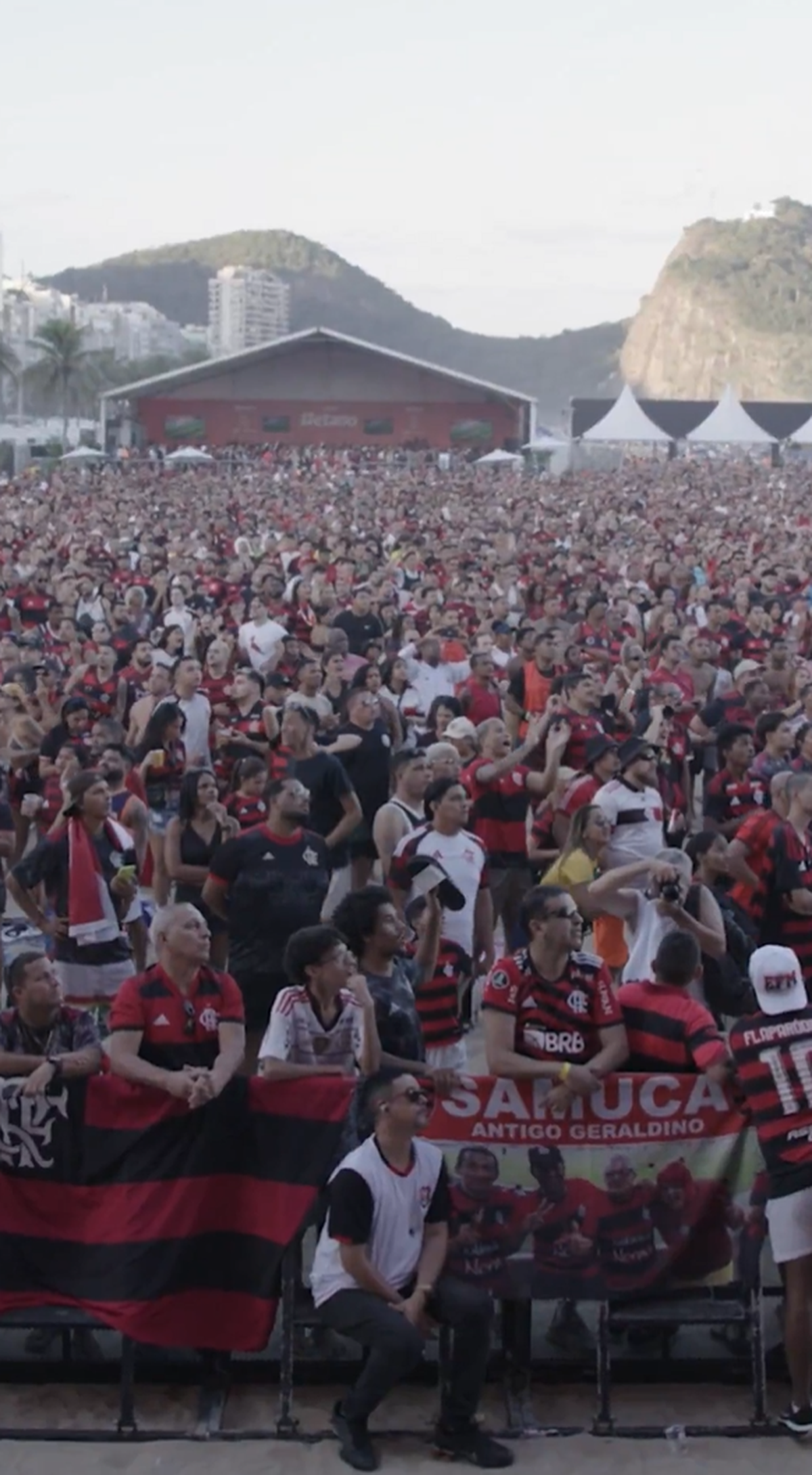 Imaginile incredibile din Brazilia fac înconjurul lumii! Nebunie pe Copacabana, după succesul istoric de la Campionatul Mondial al Cluburilor