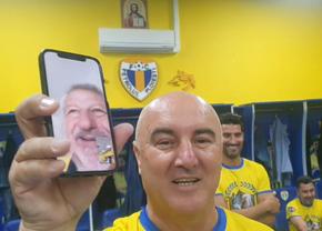 Ion Marin a fost sunat de foștii elevi chiar din vestiarul Petrolului, înaintea semifinalei de la EURO: „Vorbește mai tare, profesore!”