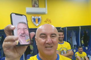 Ion Marin a fost sunat de foștii elevi chiar din vestiarul Petrolului, înaintea semifinalei de la EURO: „Vorbește mai tare, profesore!”