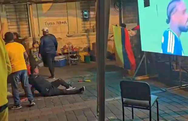 Scene sângeroase în timpul Mondialului! Doi minori au ucis o persoană și au rănit alte 6 în plină stradă
