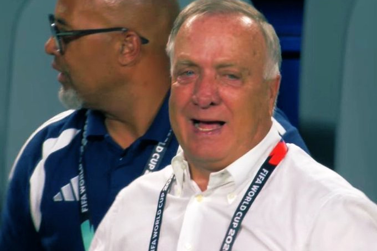 Imagini rare! Selecționerul a început să plângă pe teren după finalul meciului de la Mondial