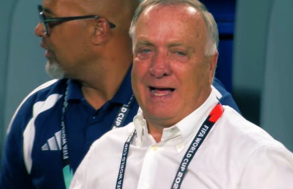 Imagini rare! Selecționerul a început să plângă pe teren după finalul meciului de la Mondial