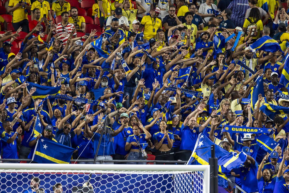 Imagini rare! Selecționerul a început să plângă pe teren după finalul meciului de la Mondial
