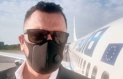 EXCLUSIV Fost participant la MasterChef, pasager în avionul cu care CFR a venit la București, face acuze grave: „Unii nu purtau măști. Au 11 cazuri, iar eu am familie. Nenorociților!”