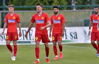 Atac fără menajamente la jucătorii de la FCSB: „Ei schimbă antrenorii!”