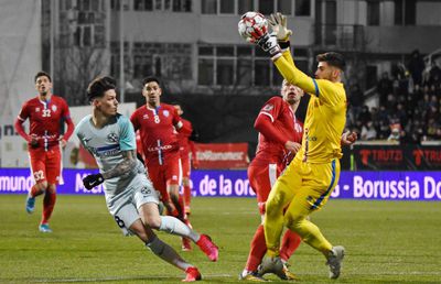 Un fost jucător din Liga 1 a semnat cu Schalke! » În România a fost numit cel mai slab jucător din istoria clubului