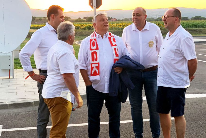 Viktor Orban, cu fularul la gât / Sursă foto: Iosif Popescu (GSP)
