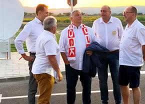 Viktor Orban, premierul Ungariei, a apărut cu fularul lui Sepsi la gât și a fost aplaudat de întreg stadionul » SPP-ul i-a controlat până și pe jurnaliști!